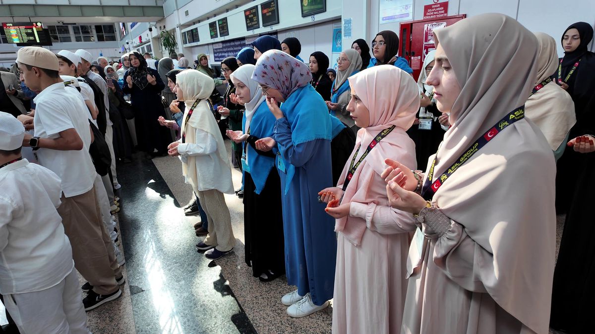 Erzurum\'dan 33 Hafız Umreye Uğurlandı