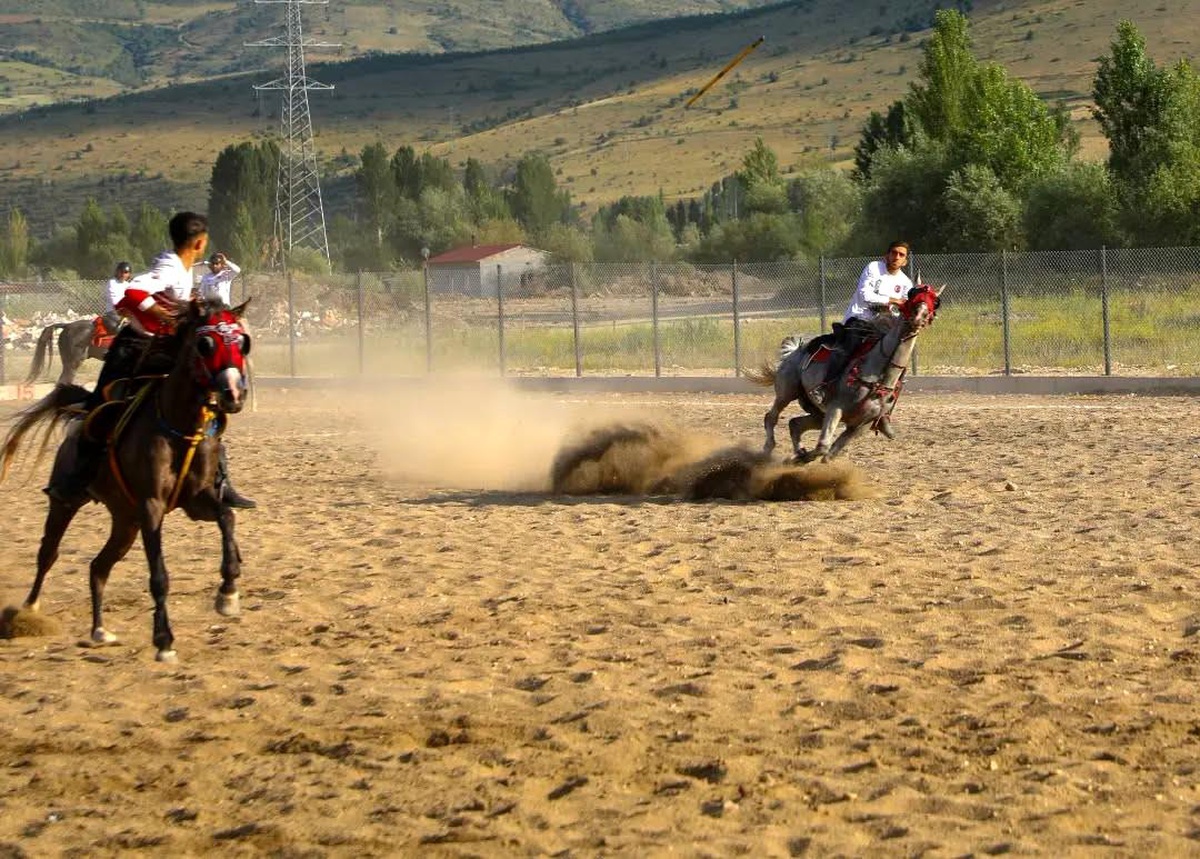 Bayburt\'ta 15 Temmuz anma etkinliklerinde cirit müsabakası