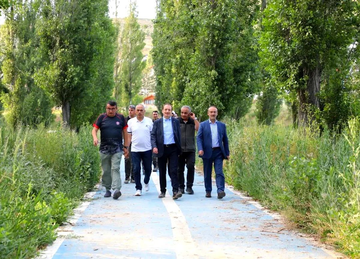 Bayburt\'ta doğa yürüyüşü ve fidan dikimi yapıldı