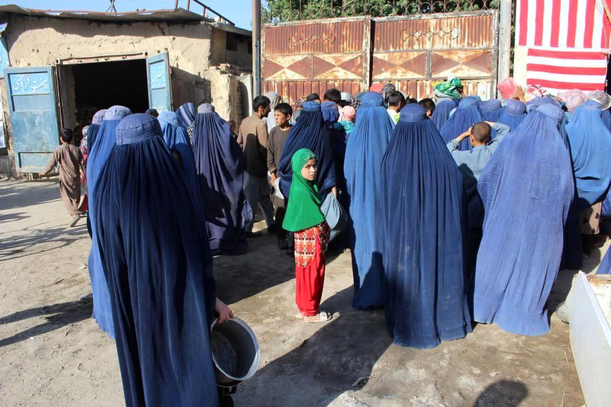 Afganistan\'da 10,7 Milyon Kadın ve Kız Çocuğu İnsani Yardıma İhtiyaç Duyuyor