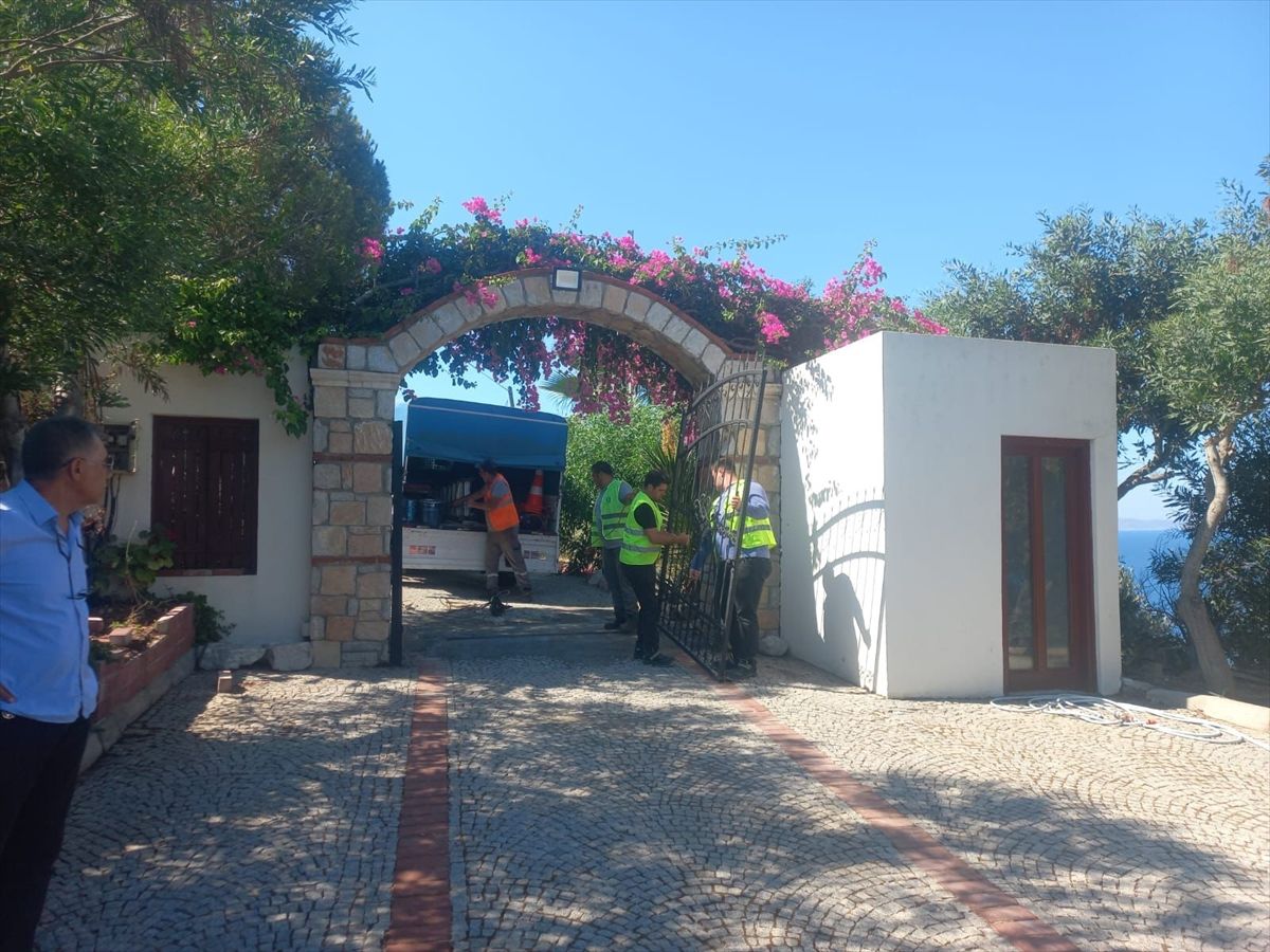 Bodrum\'da Kaçak Yapılar Yıkılıyor