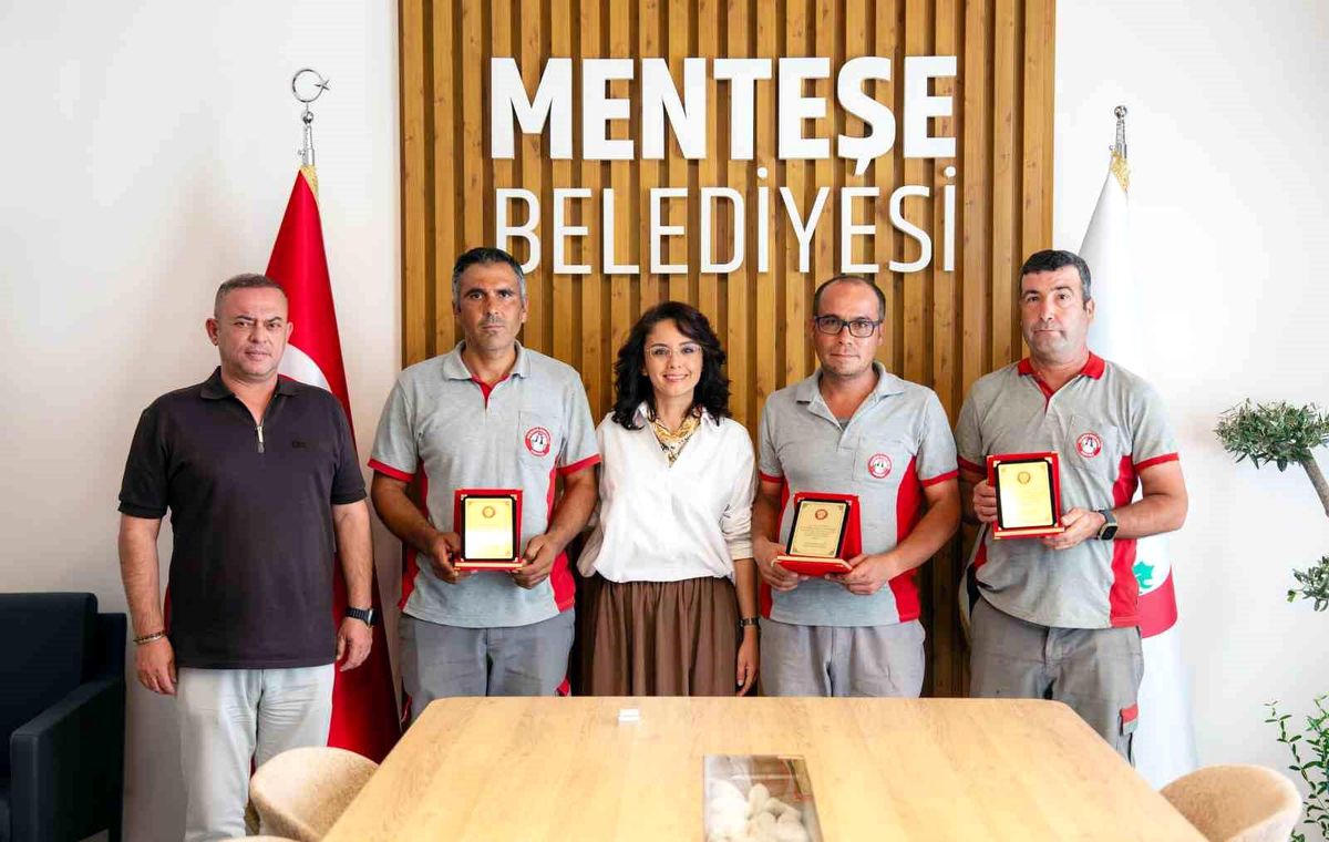 Buldukları çantayı sahibine teslim eden personele Başkan Köksal Aras\'tan özendirme primi
