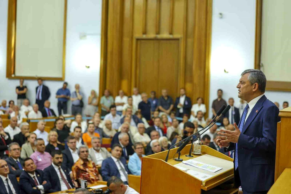 Özel\'den Kılıçdaroğlu\'na meydan okuma: Yüzde 90\'ın altında oy alırsam siyaseti bırakırım