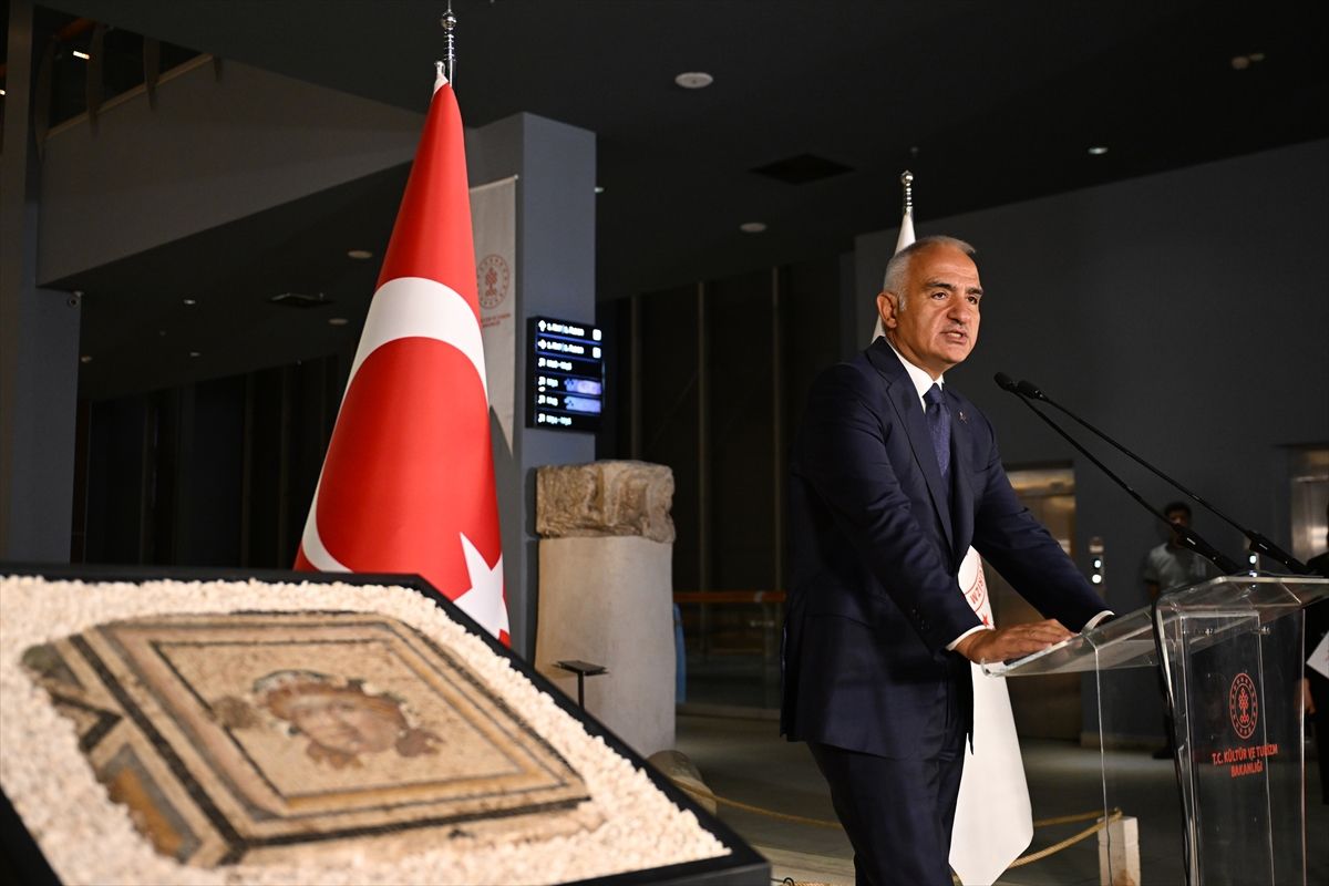 Çingene Kızı Mozaiği Türkiye\'ye İade Edildi