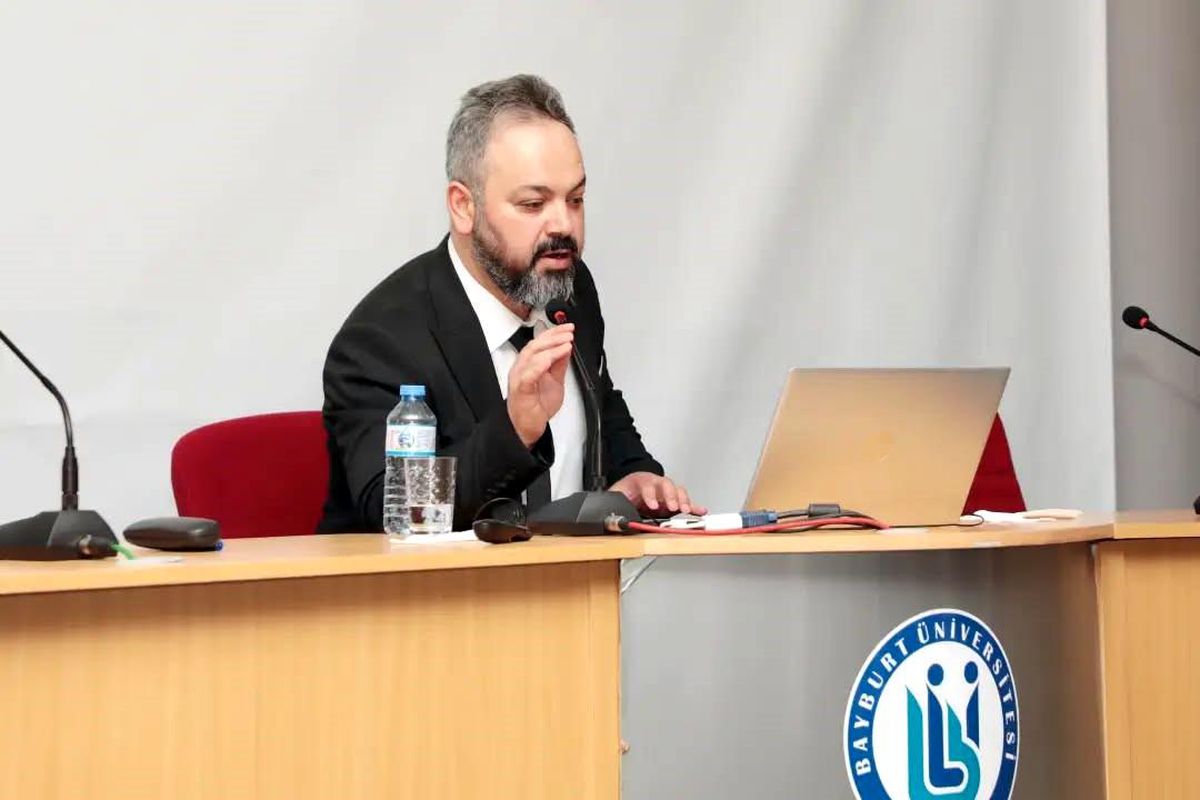 \'Direnişten Dirilişe\' konferansında darbeler ele alındı