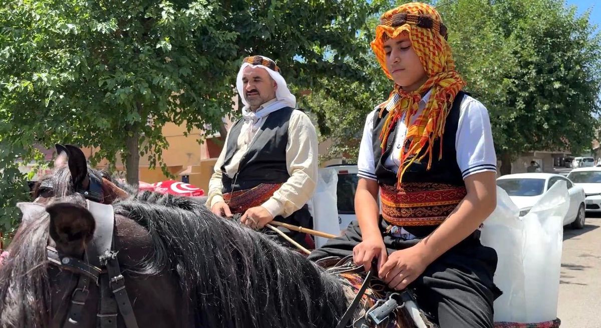 Buzcu Baba\'nın Atlı Dağıtımı