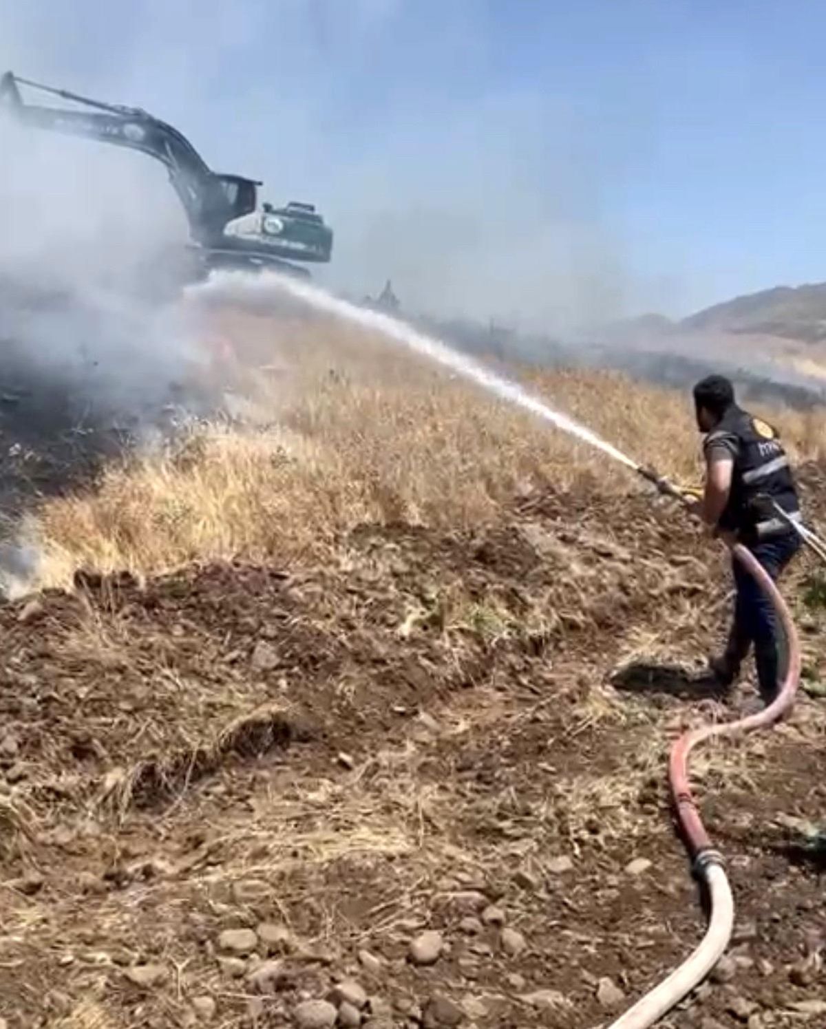 Elazığ\'da Yangın: 35 Dönüm Tarım Alanı Yandı
