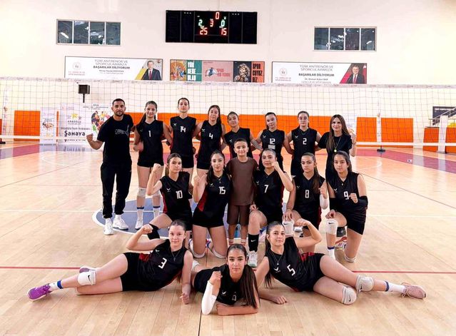 Elazığ Kız Voleybol Takımı Yarı Finale Yükseldi