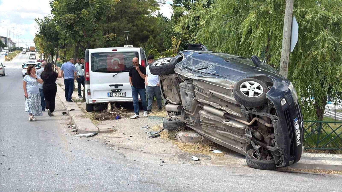 Eskişehir\'de Trafik Kazası: 8 Yaralı