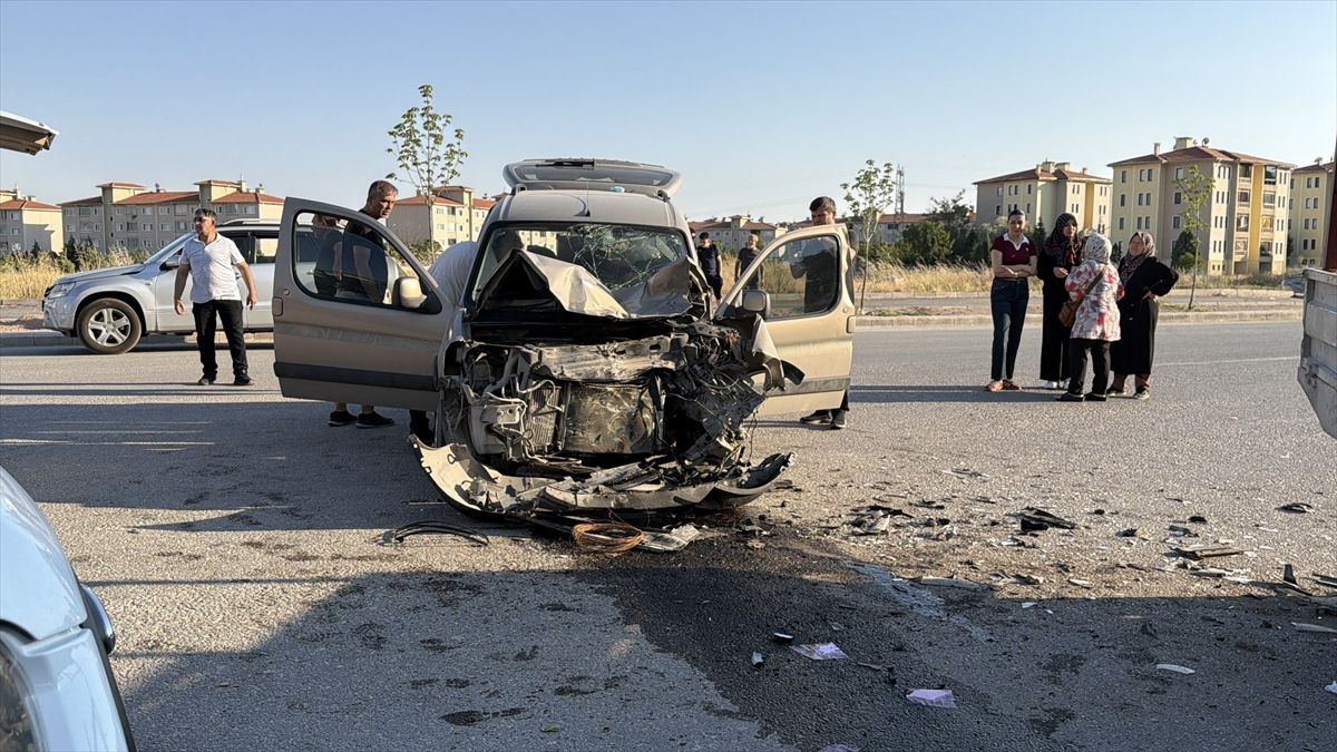 Eskişehir\'de Kaza: 3 Yaralı