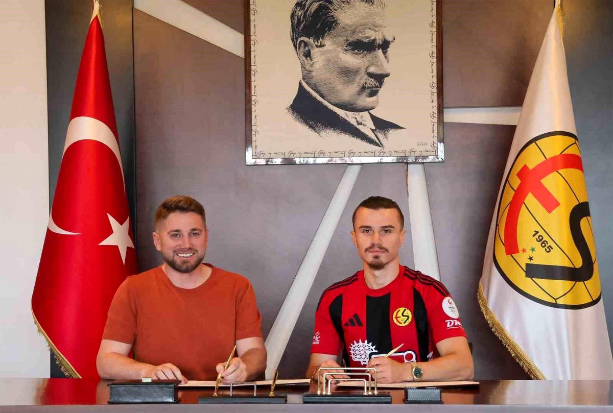 Eskişehirspor, Sarper Çağlar'ı Transfer Etti