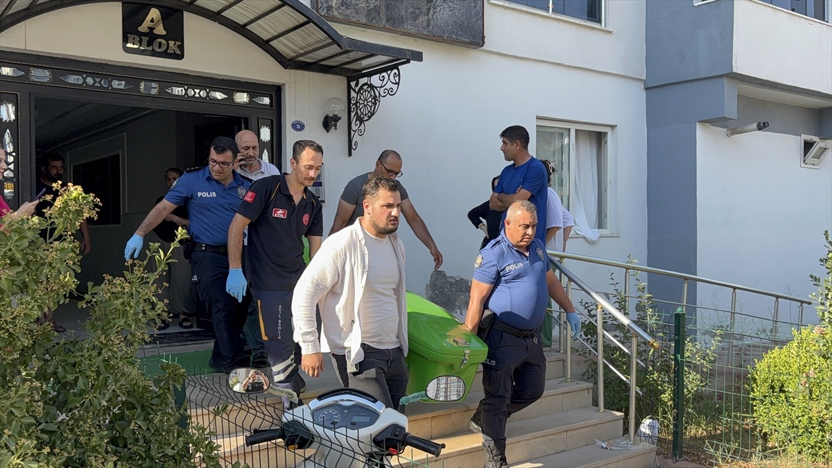 Gaziantep\'te asansörde sıkışan yaşlı kadın hayatını kaybetti