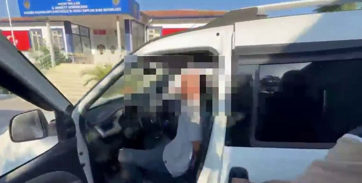 Hatay\'da 15 kaçak göçmen yakalandı, 4 tutuklama