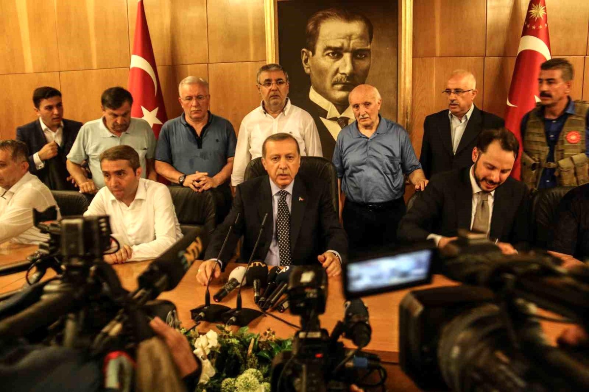 15 Temmuz\'un çarpıcı kareleri sergileniyor
