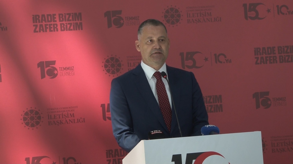 15 Temmuz fotoğraf sergisi 6 havalimanında açıldı