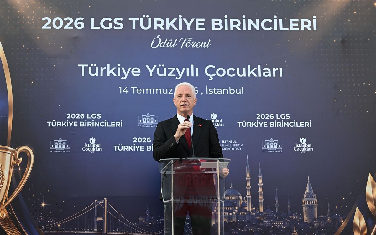 İstanbul\'da LGS birincilerine ödül töreni