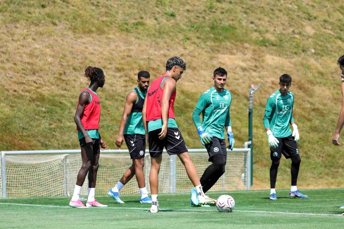 Konyaspor Slovenya\'da Kampta