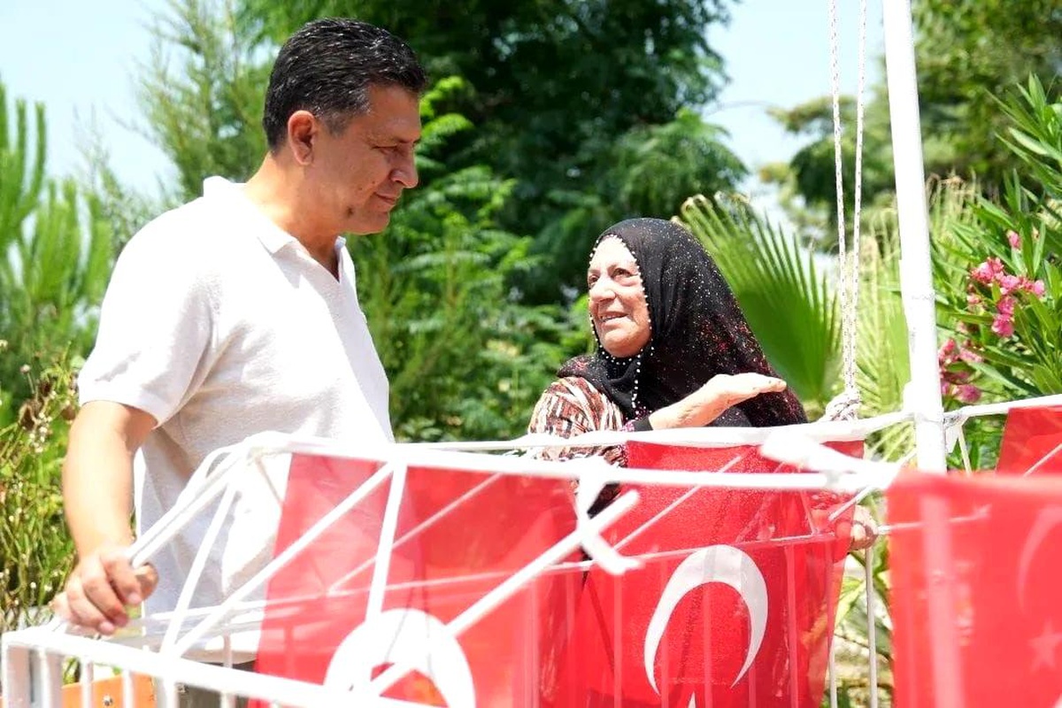 Kozan\'da şehit bayrağı yeniden dalgalandı