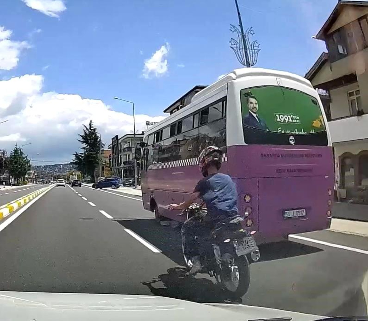Sapanca\'da Motosikletli Sürücü Tehlikeli Hareketler Sergiledi