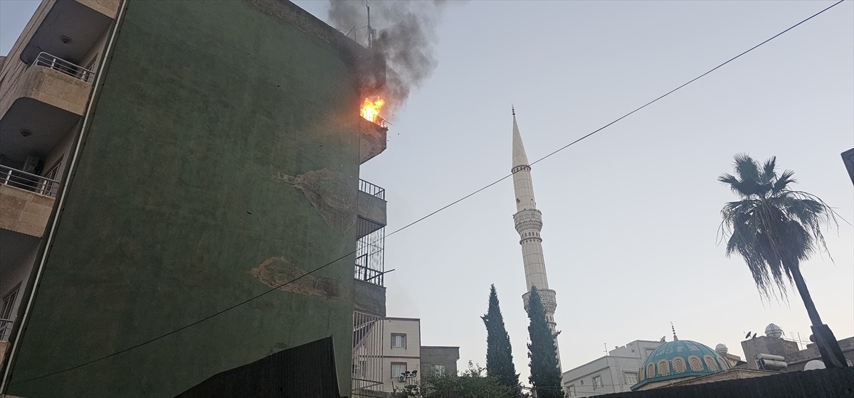 Nusaybin\'de Apartman Yangını