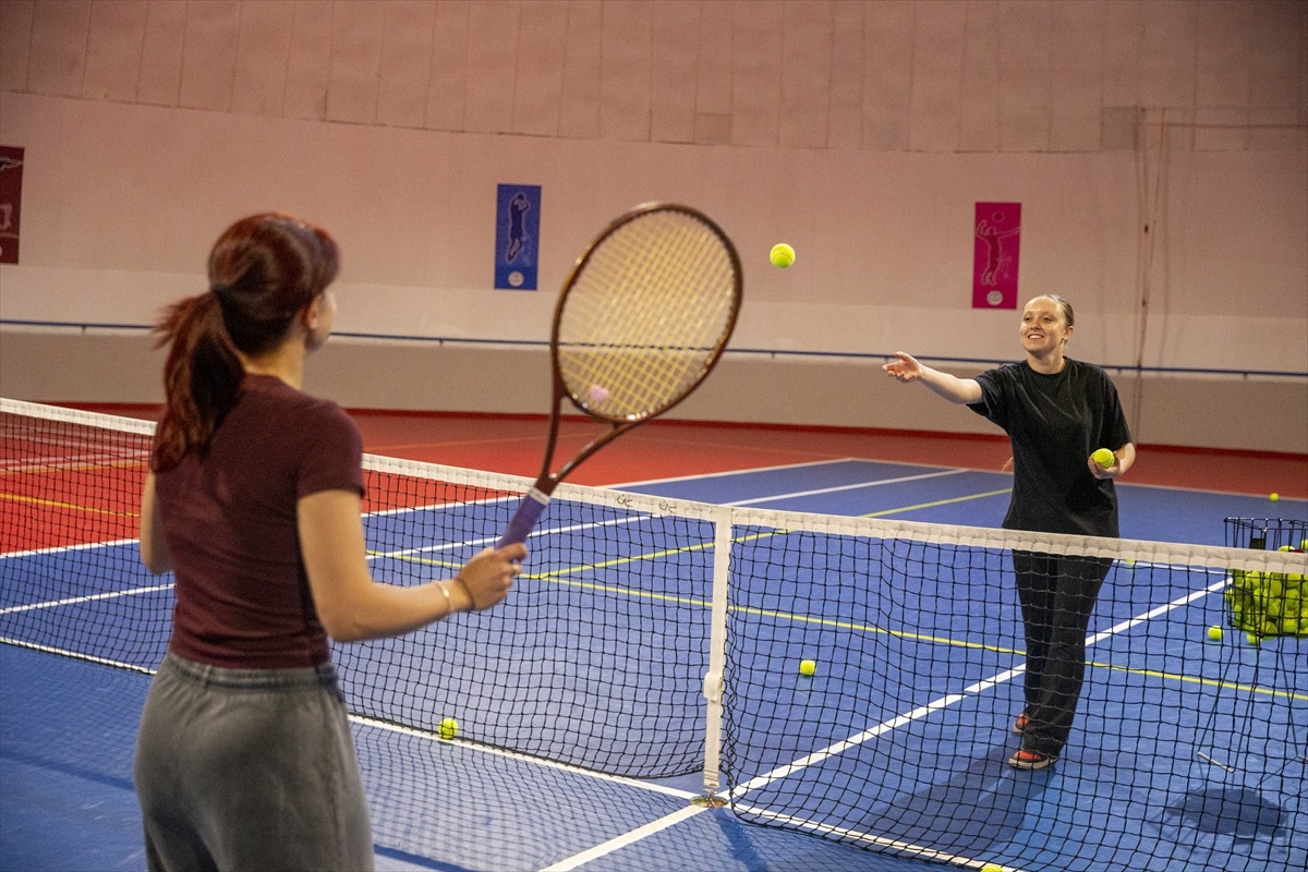 Genç Badmintoncu Cemre Nur, Hem Sporcu Hem Antrenör