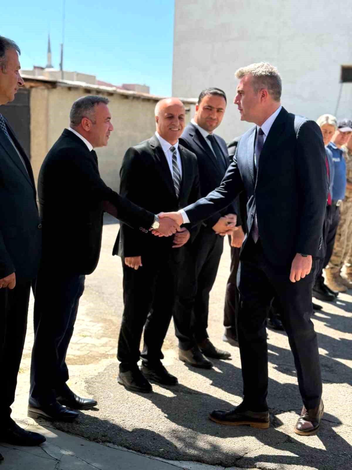 Kaymakam Mesut Bolat Özalp\'ta Göreve Başladı
