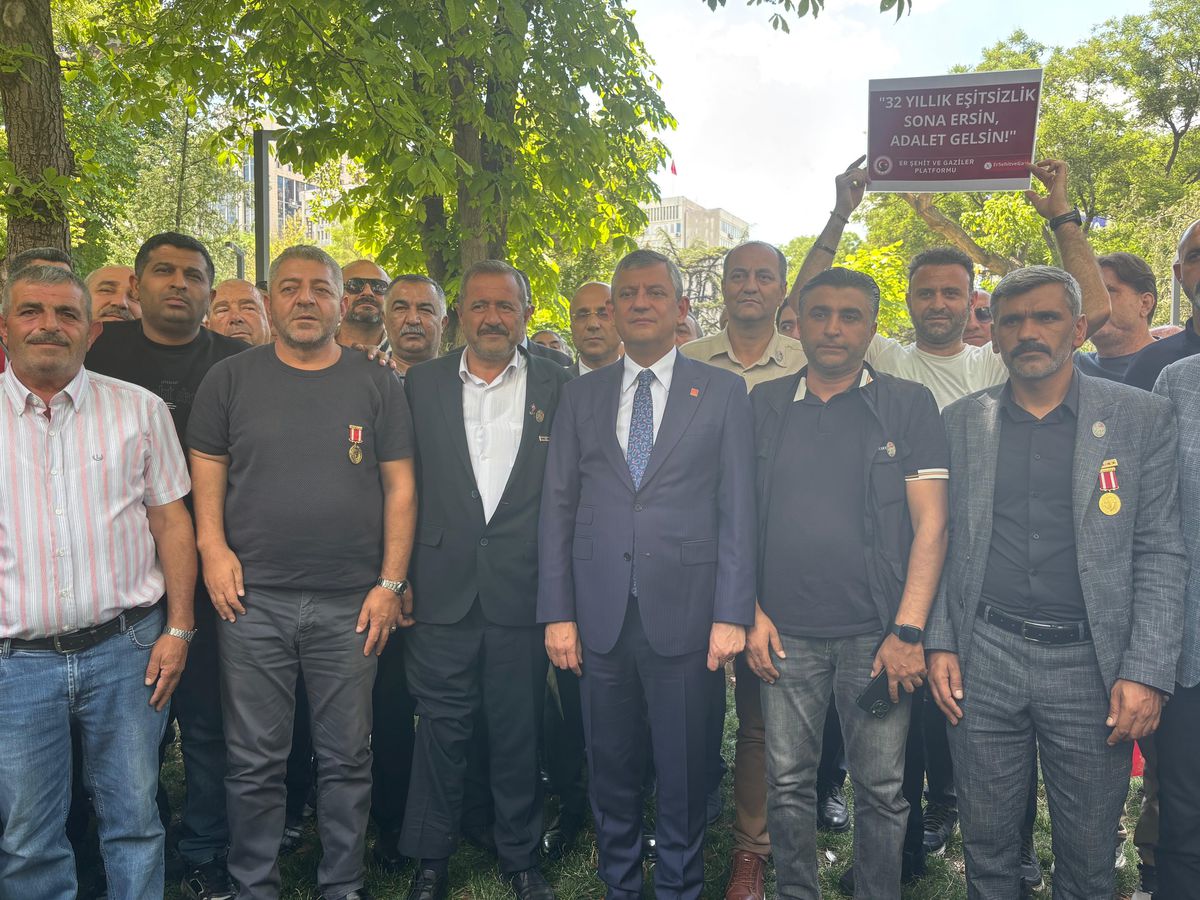 Özgür Özel\'den şehit ailesi ve gazilere destek