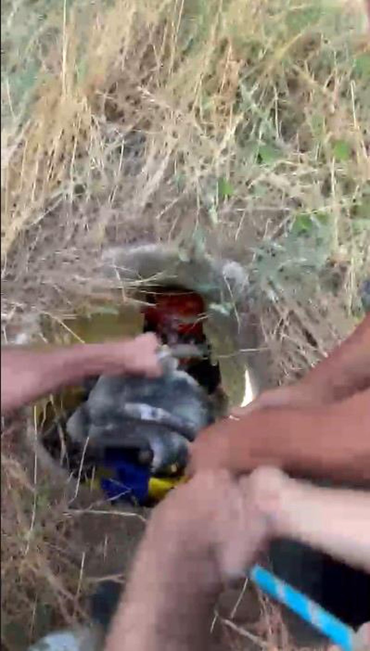 Rögar Kapağından Düşen Keçi Kurtarıldı