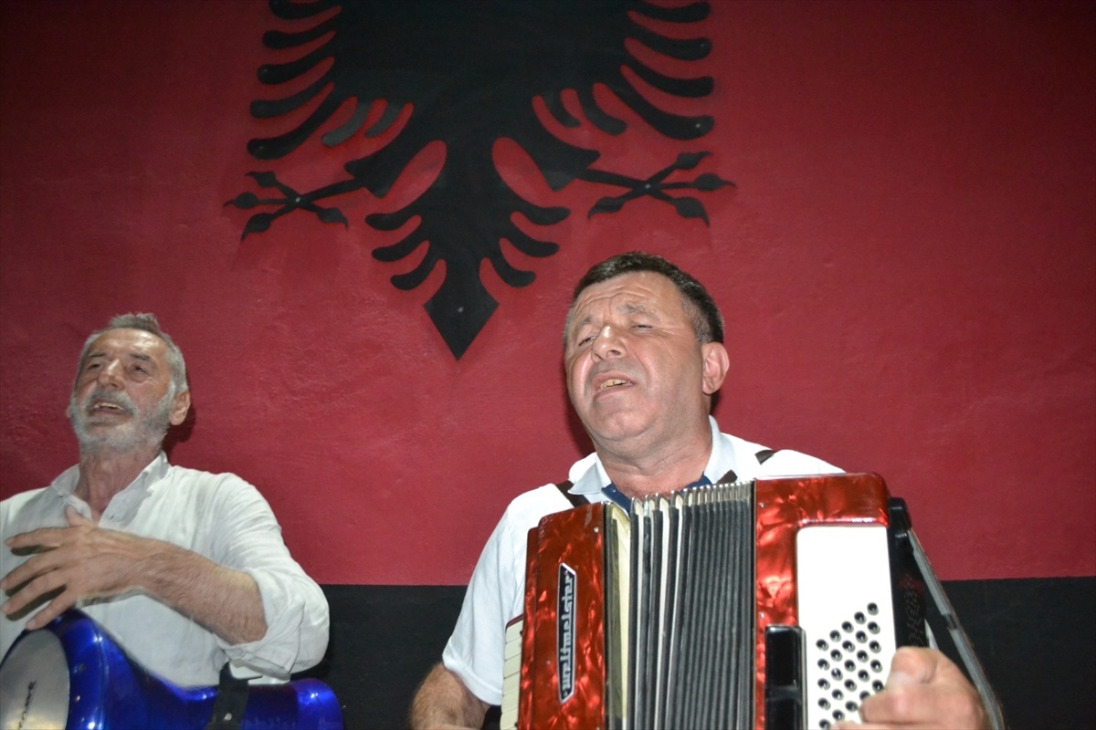 Rumeli Kültürünü Akordeonla Yaşatıyor