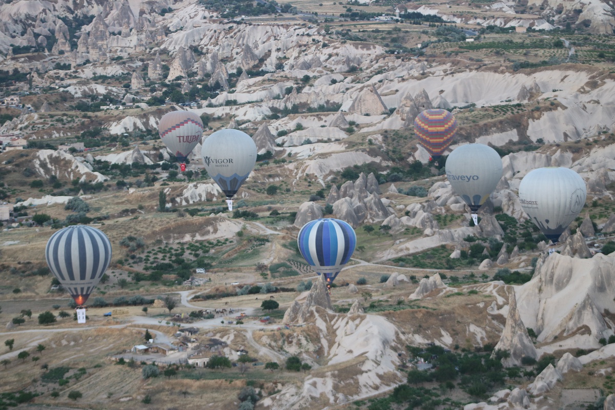 Nevşehir\'de 15 Temmuz anma balonları gökyüzünde