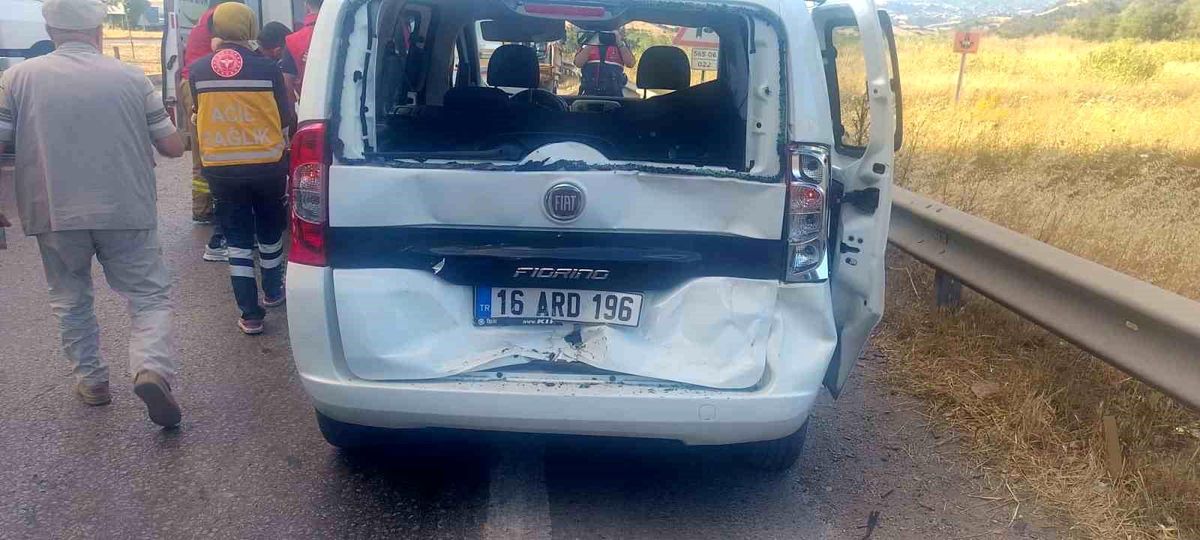 Susurluk\'ta tır ile aracın çarpıştığı kazada 1 kişi yaralandı