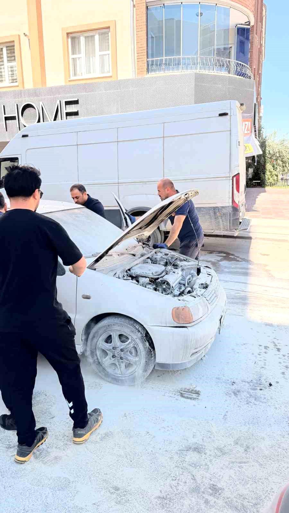 Tuşba\'da Otomobil Yangını