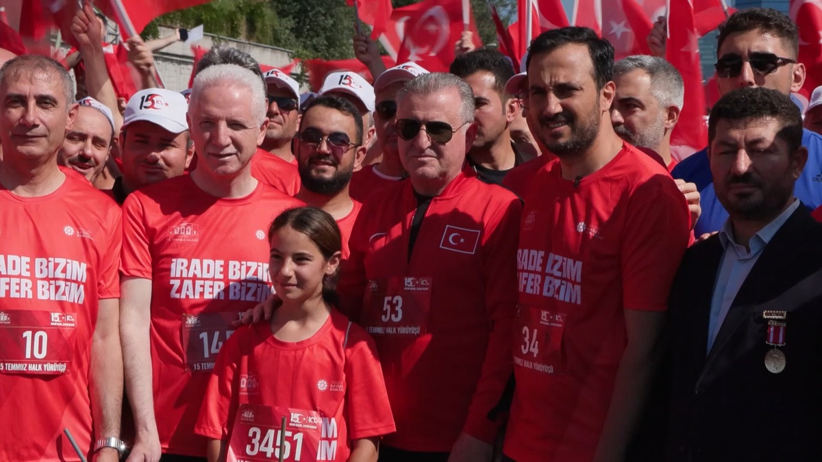 15 Temmuz yürüyüşünde demokrasi vurgusu