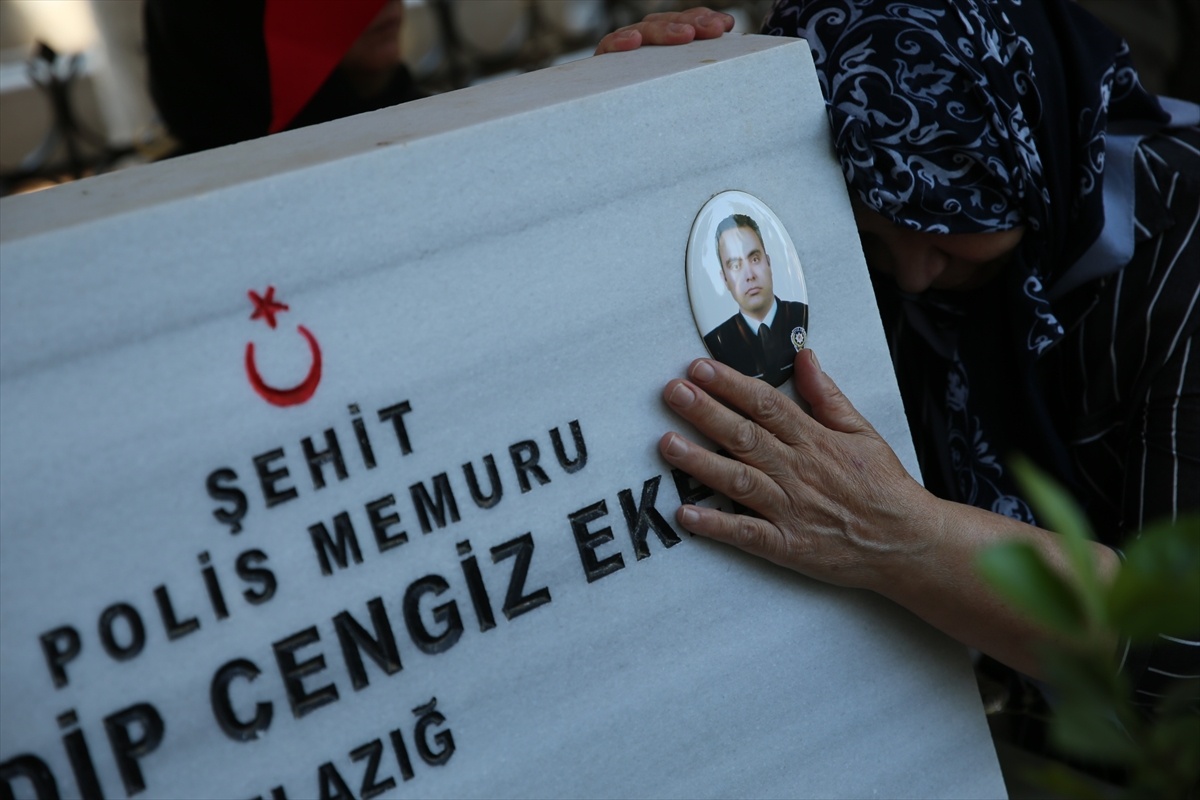FETÖ\'nün darbe girişiminde şehit polis Nedip Cengiz Eker anıldı
