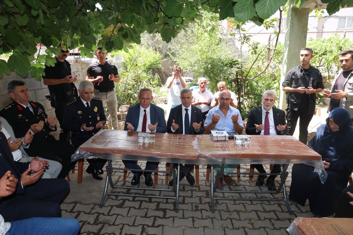 15 Temmuz şehidi Niyazi Ergüven kabri başında anıldı