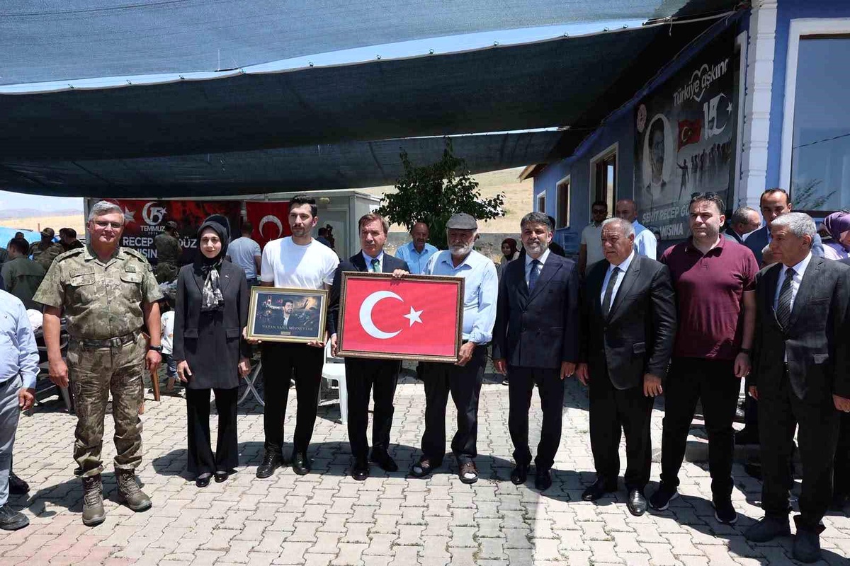 Vali Aydoğdu, 15 Temmuz şehidi Recep Gündüz\'ün ailesini ziyaret etti