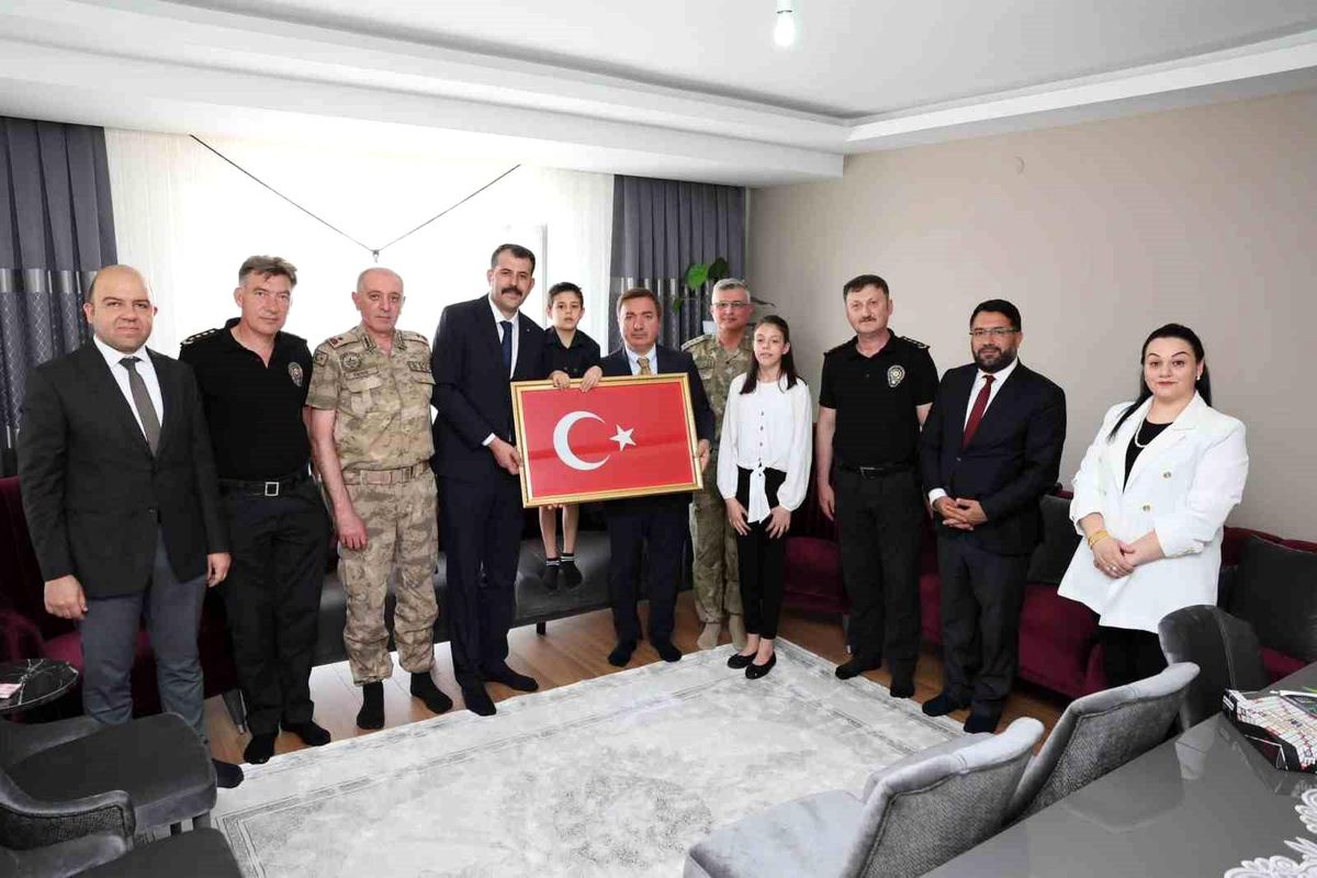 Vali Aydoğdu, FETÖ darbe girişimi gazisini ziyaret etti