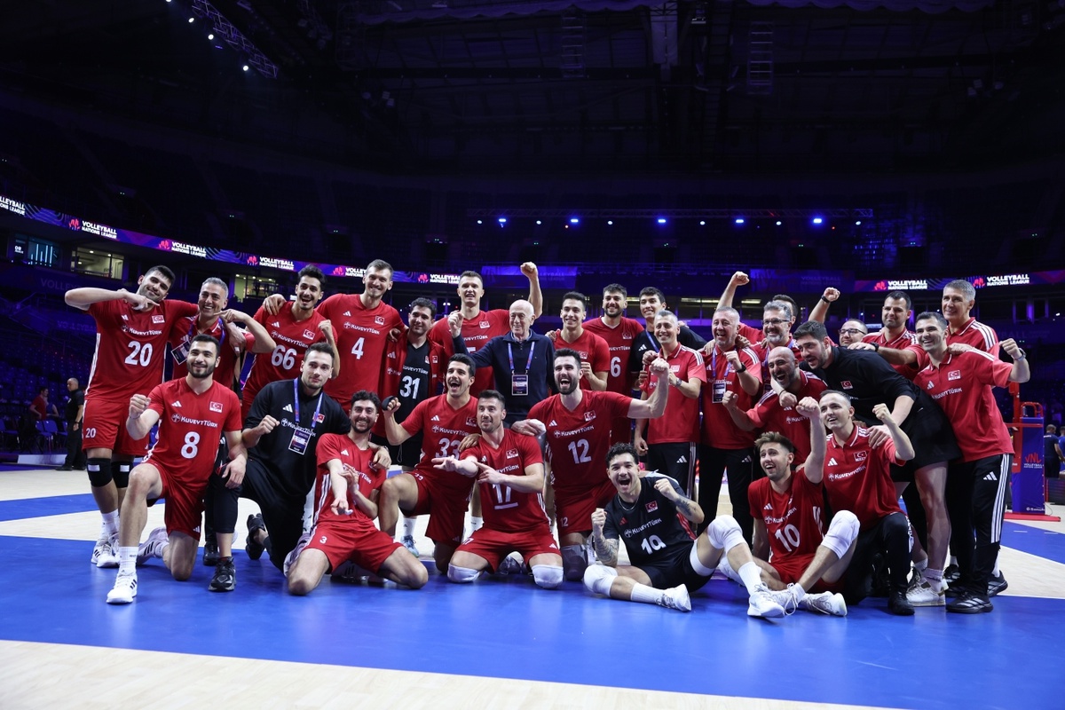 A Milli Voleybol Takımı Sırbistan\'ı 3-0 Yendi