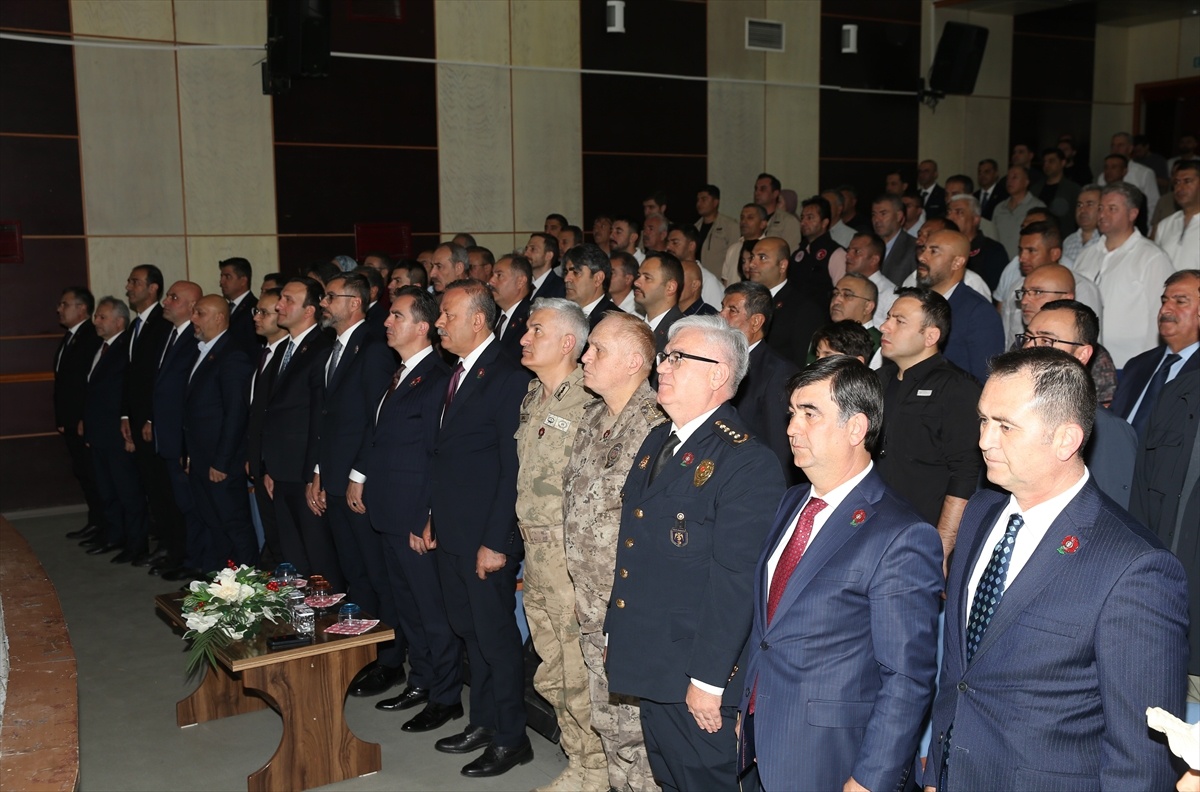 Sulama Kanalına Düşen Otomobilde Sürücü Yaralandı