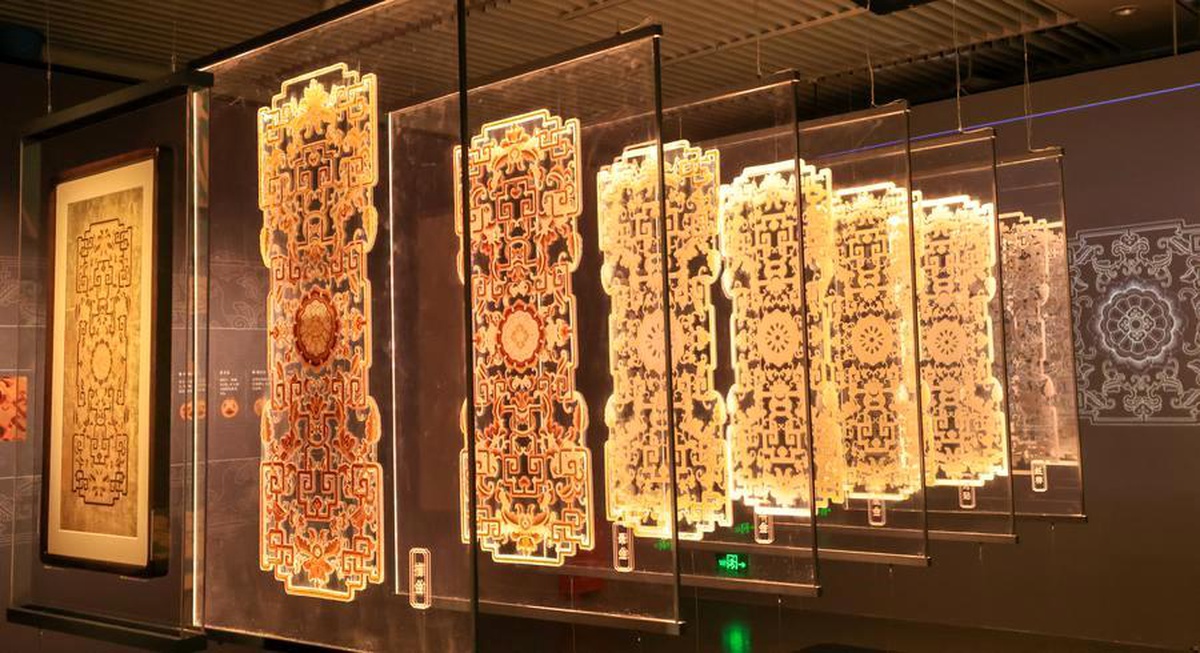 Qianlong Bahçesi Sergisi Açıldı