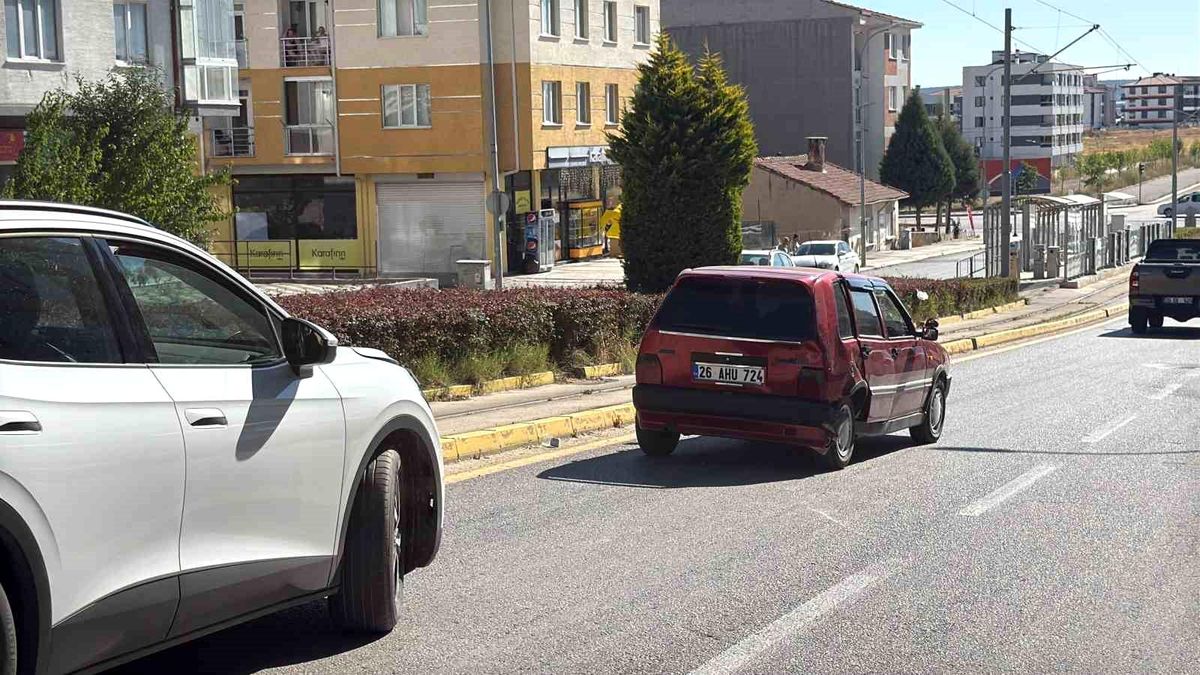 Eskişehir\'de Kaza: Sürücü Kaçtı