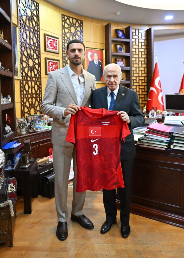 Bahçeli, futbolcu Merih Demiral'ı kabul etti