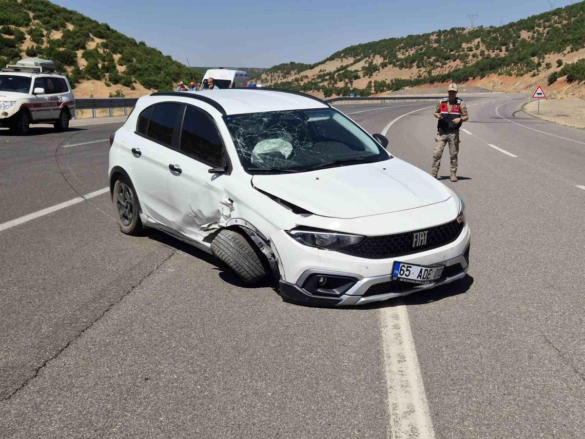 Bingöl\'de Trafik Kazası: 4 Yaralı
