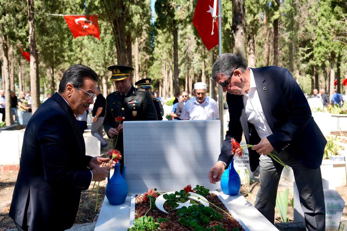 Burhaniye\'de 15 Temmuz Şehitleri Anıldı