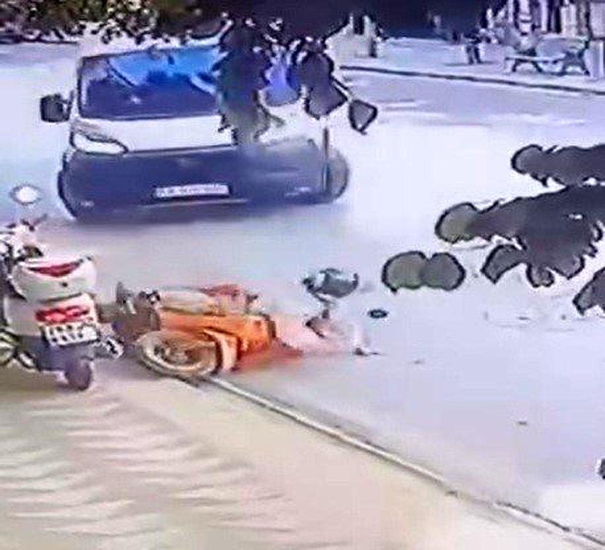 Eskişehir\'de Minibüs Motosiklete Çarptı