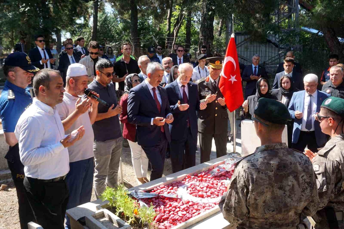 Edirne\'de 15 Temmuz\'da şehit kabirleri ziyaret edildi