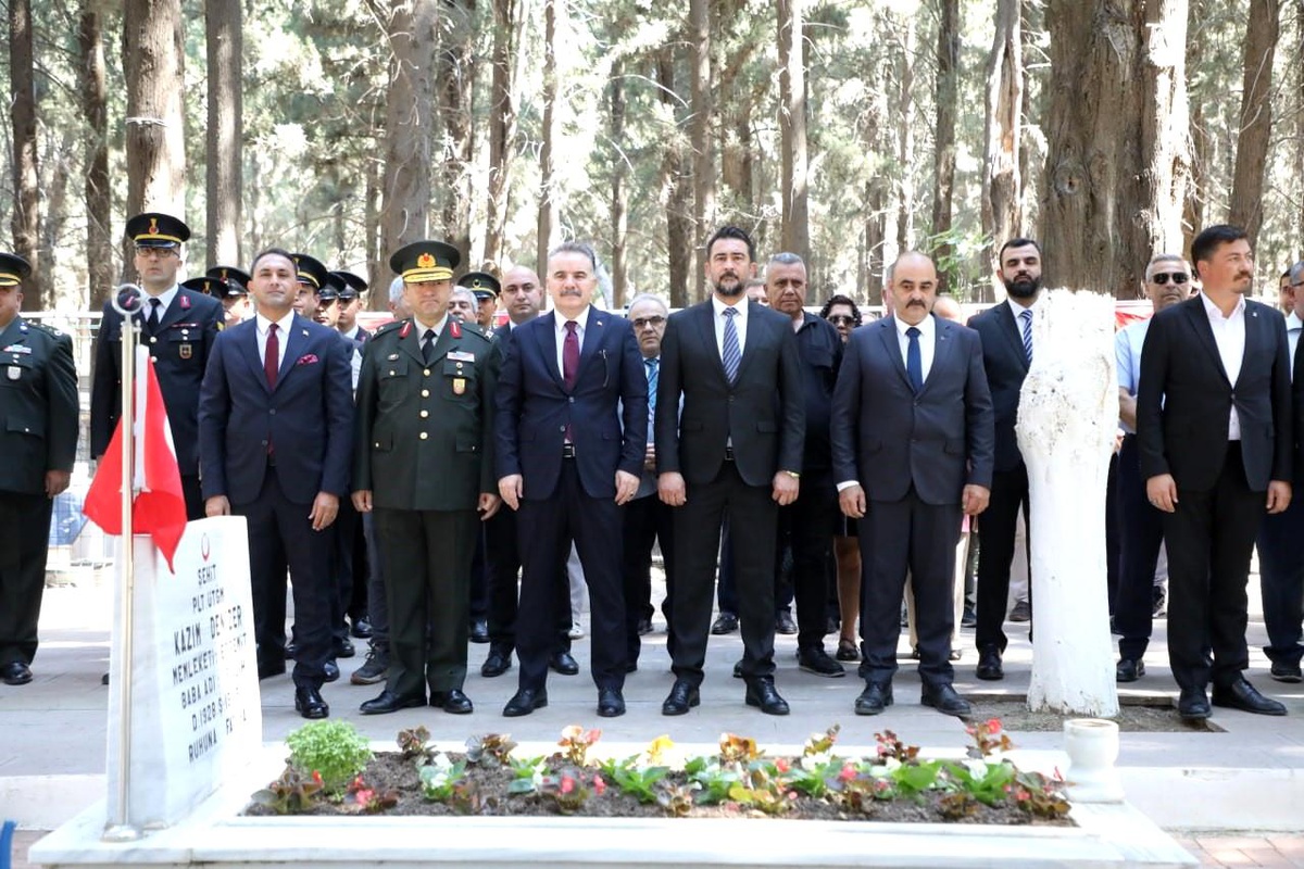 Edremit\'te 15 Temmuz şehitleri dua ve özlemle anıldı