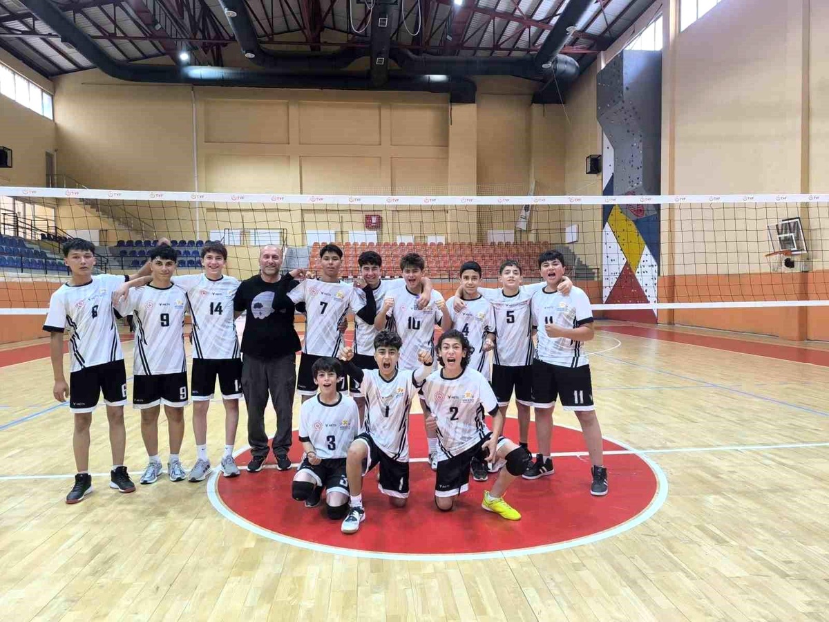 Erzincan Voleybol Takımı Yarı Finalde