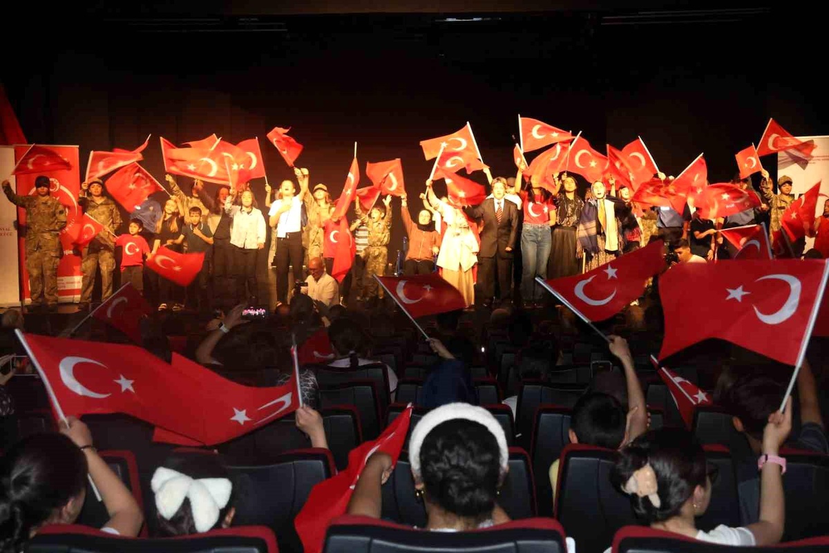 Erzurum\'da 15 Temmuz Tiyatrosuyla Destan Canlandı