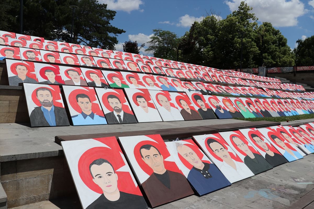 Öğrencilerden 2 yıllık 15 Temmuz şehitleri resim sergisi